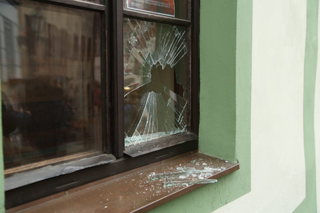 does renters insurance cover broken windows